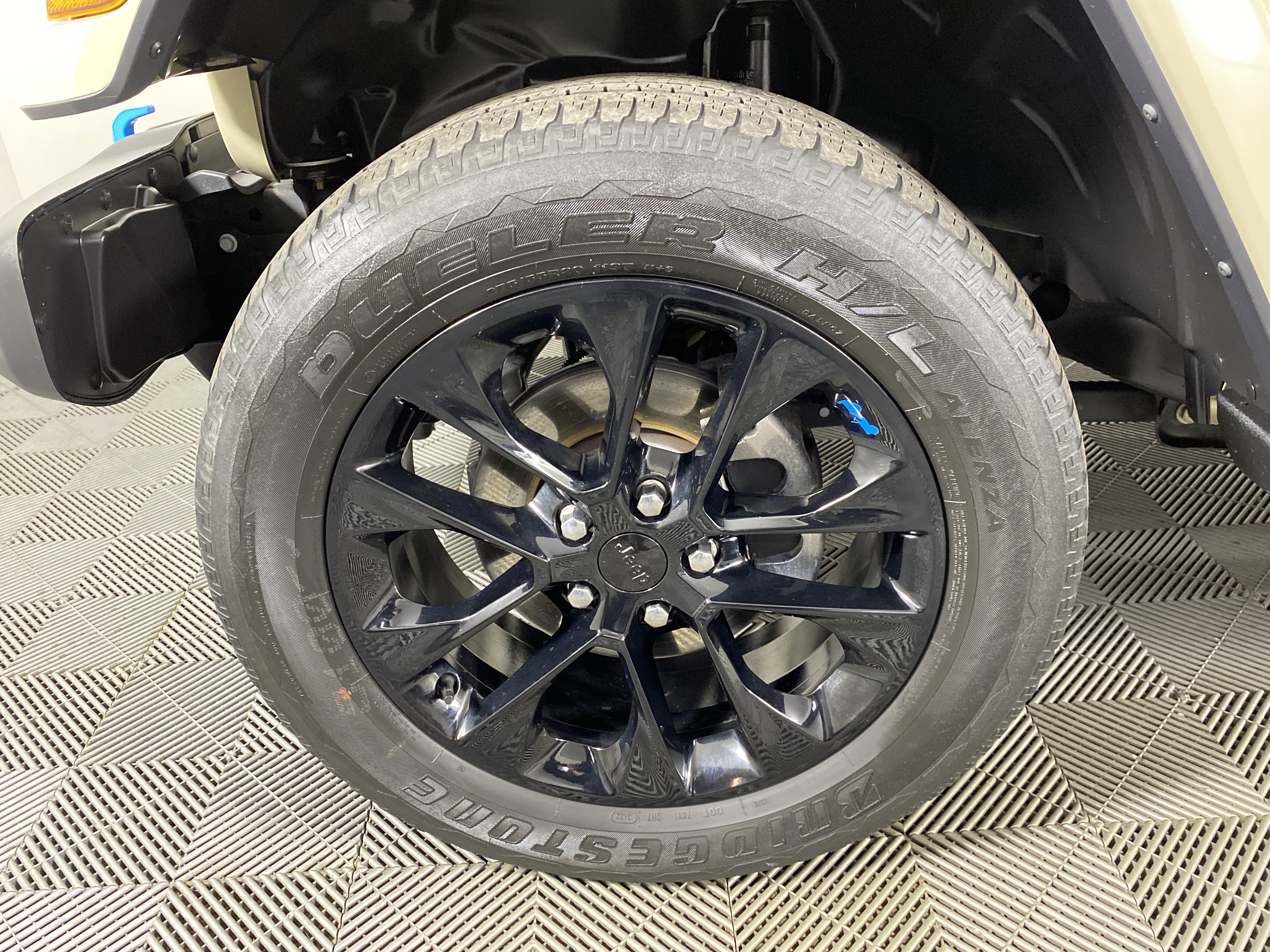 Used 2022 Jeep Wrangler Unlimited Sahara w/ Cold Weather Group image 14