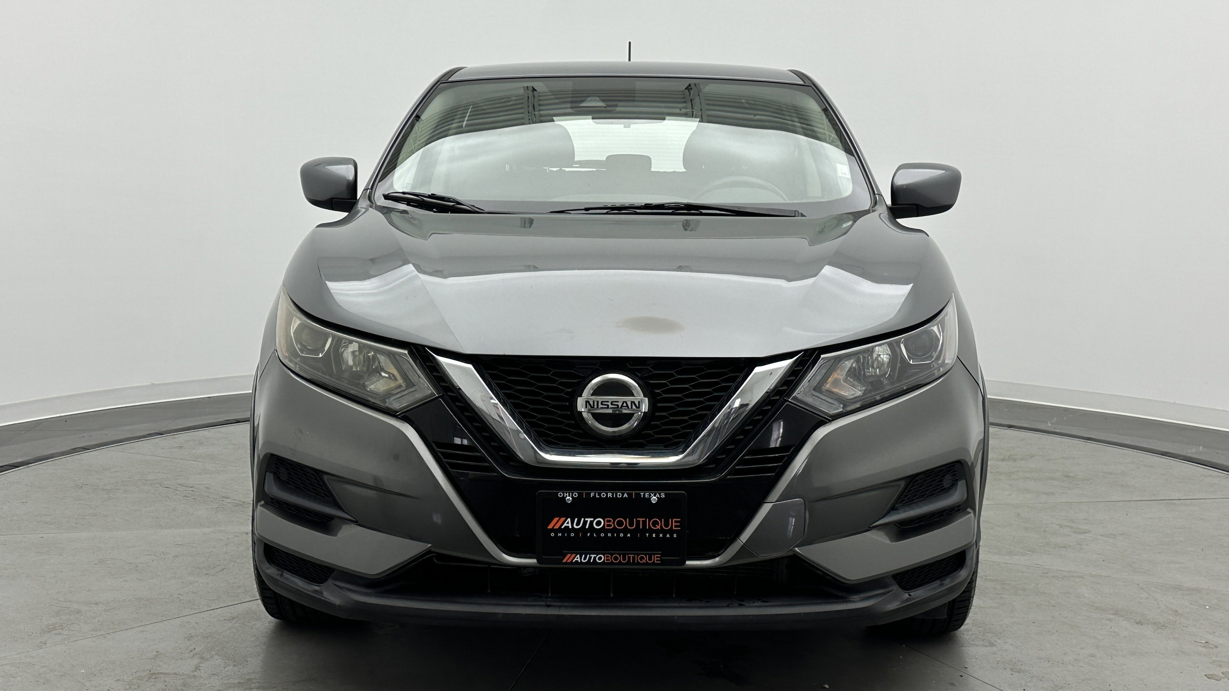 Used 2020 Nissan Rogue Sport S image 2