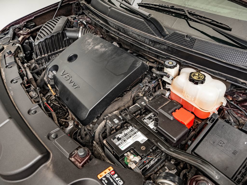 Used 2020 Chevrolet Traverse LT FWD image 37