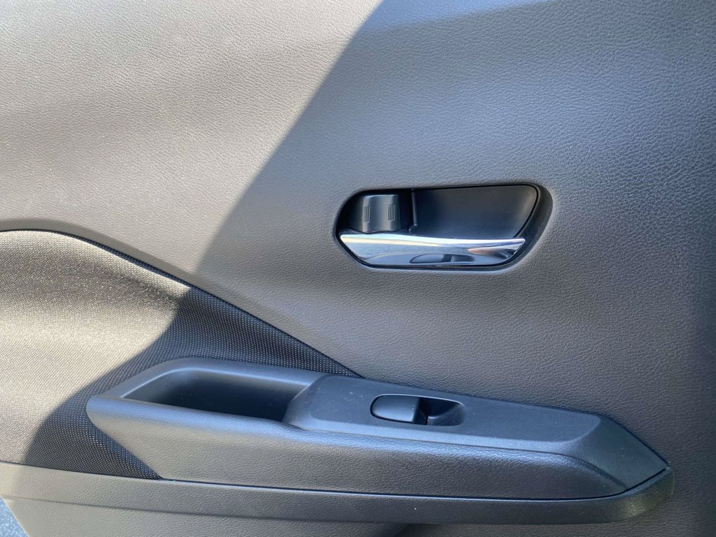 Used 2023 Nissan Kicks SV FWD image 14