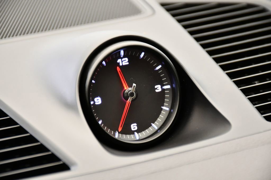 Used 2022 Porsche Cayenne Platinum Edition image 20