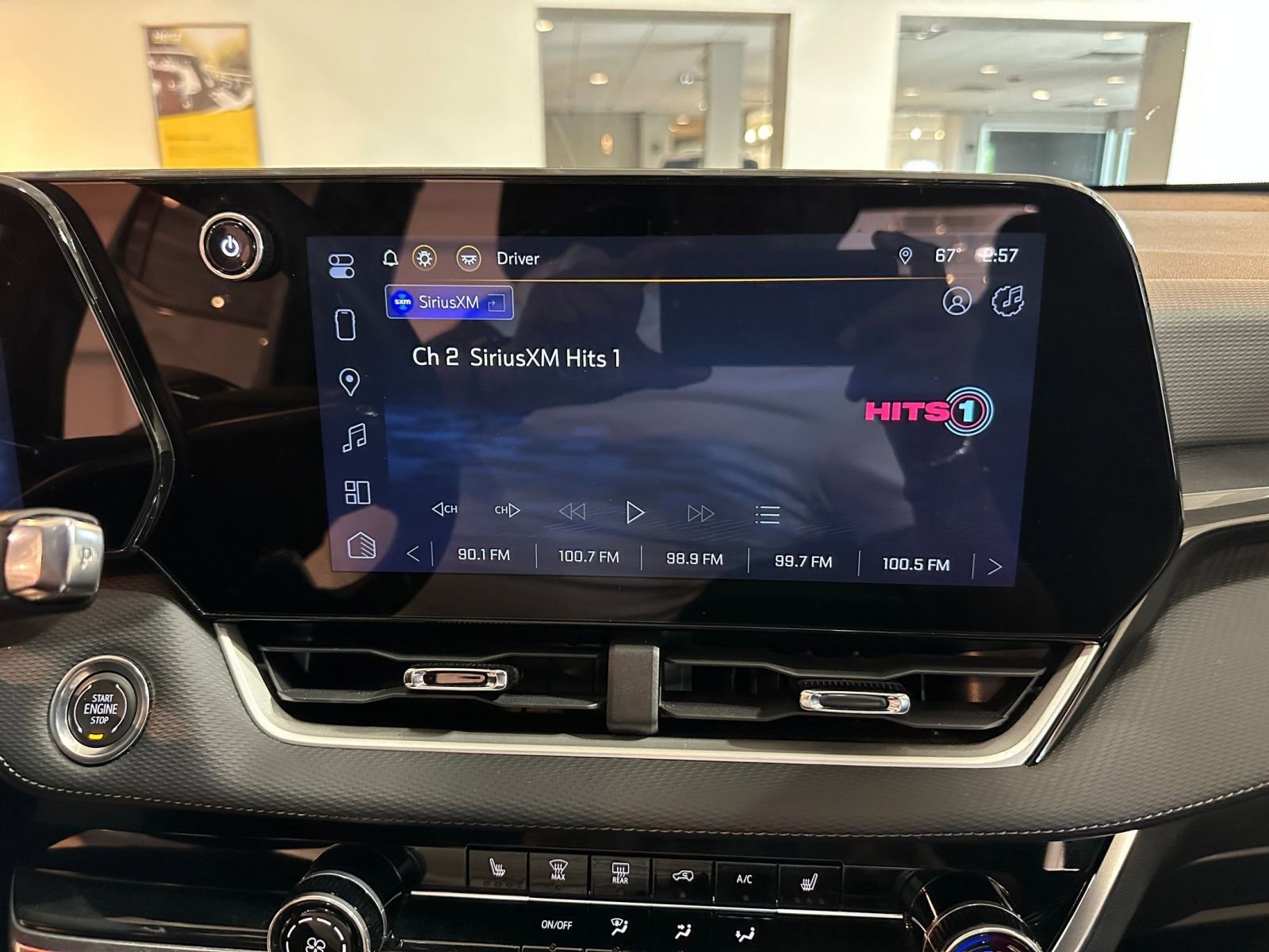 Used 2025 Chevrolet Equinox LT FWD image 20