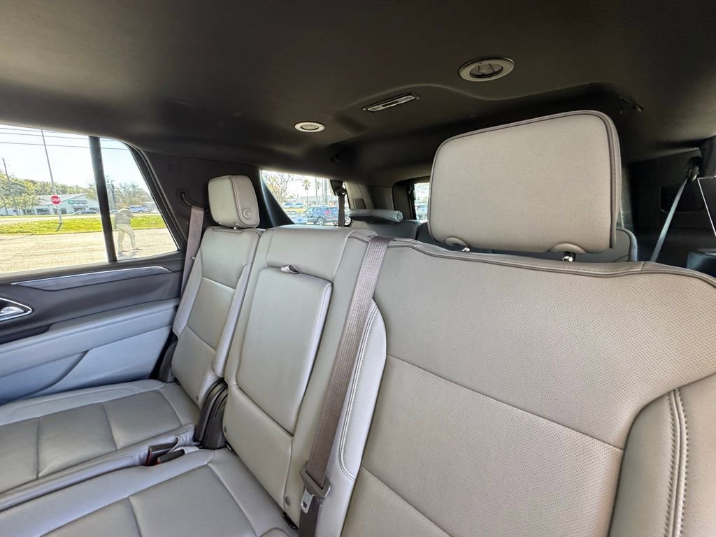 Used 2023 GMC Yukon SLT w/ SLT Luxury Package image 22