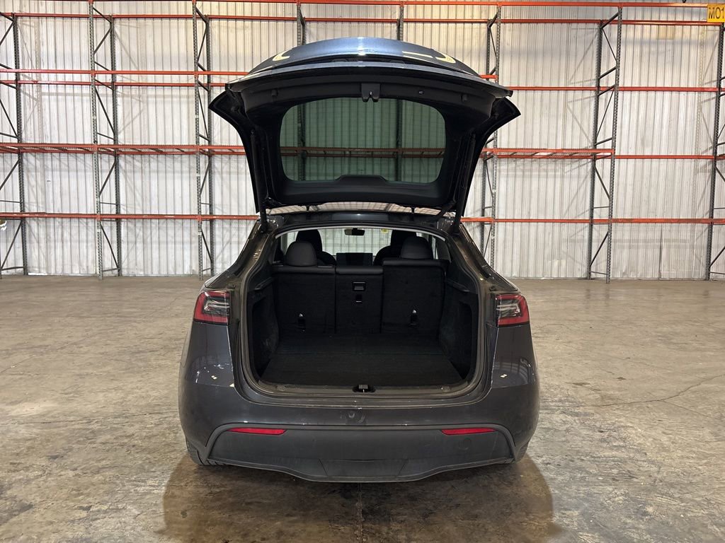 Used 2024 Tesla Model Y Long Range image 12