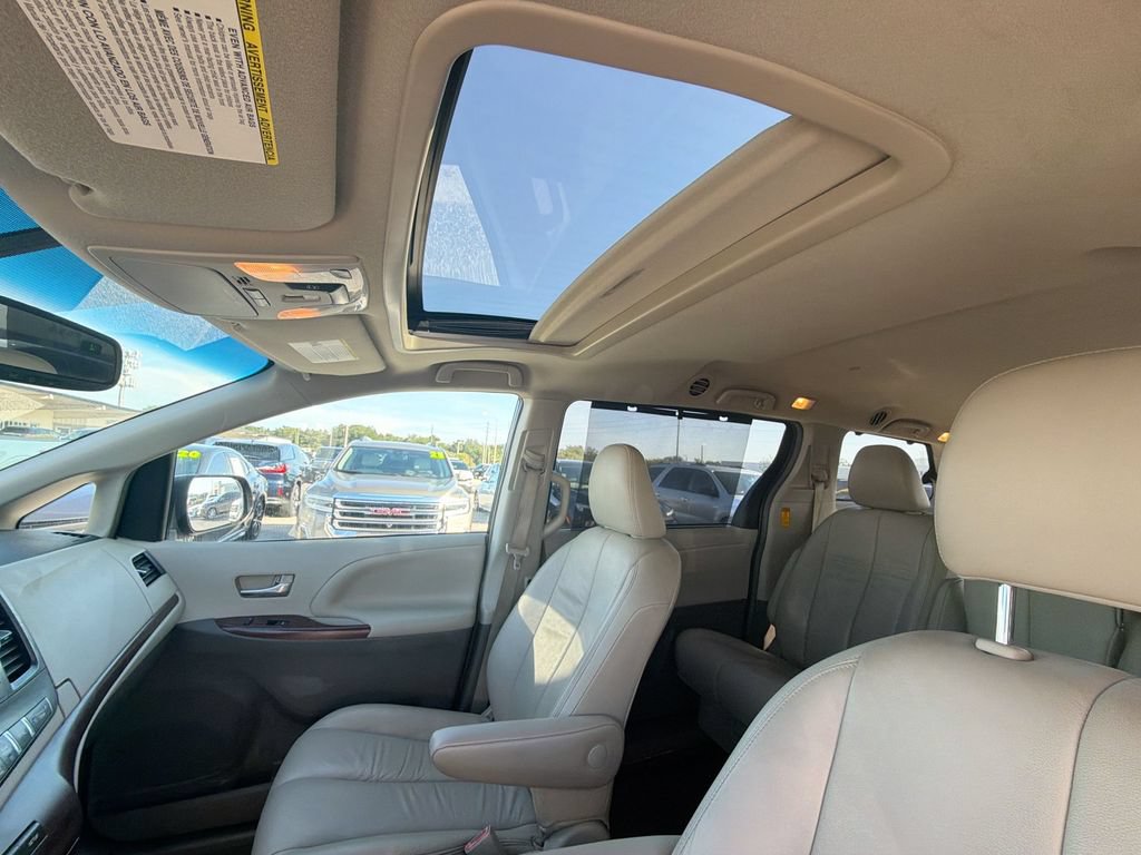 Used 2014 Toyota Sienna XLE FWD image 26
