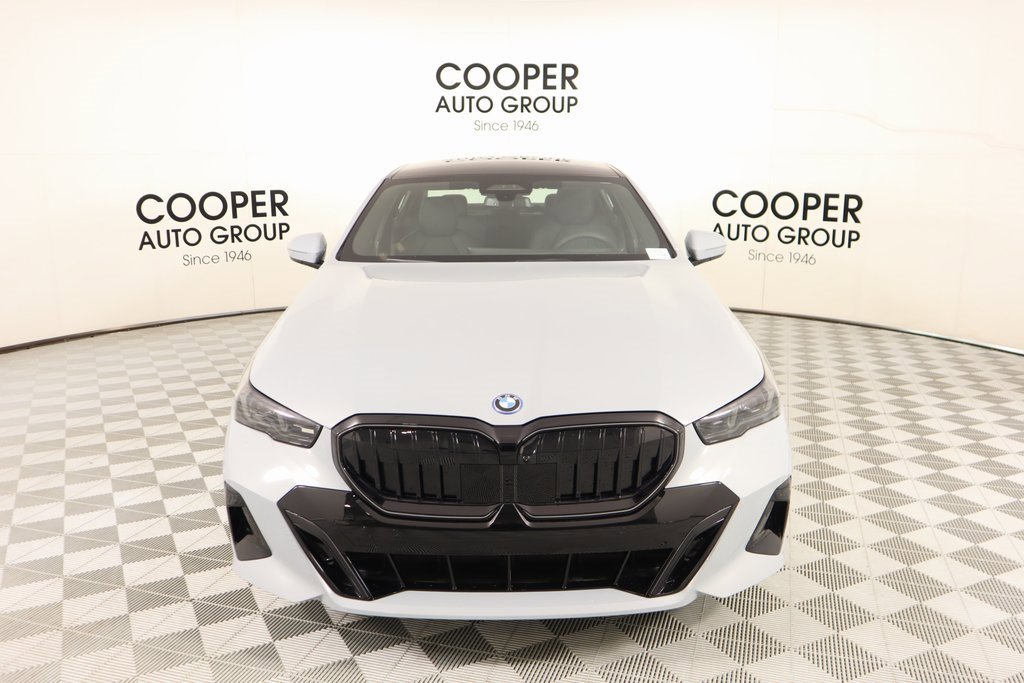 New 2026 BMW 550e xDrive image 10