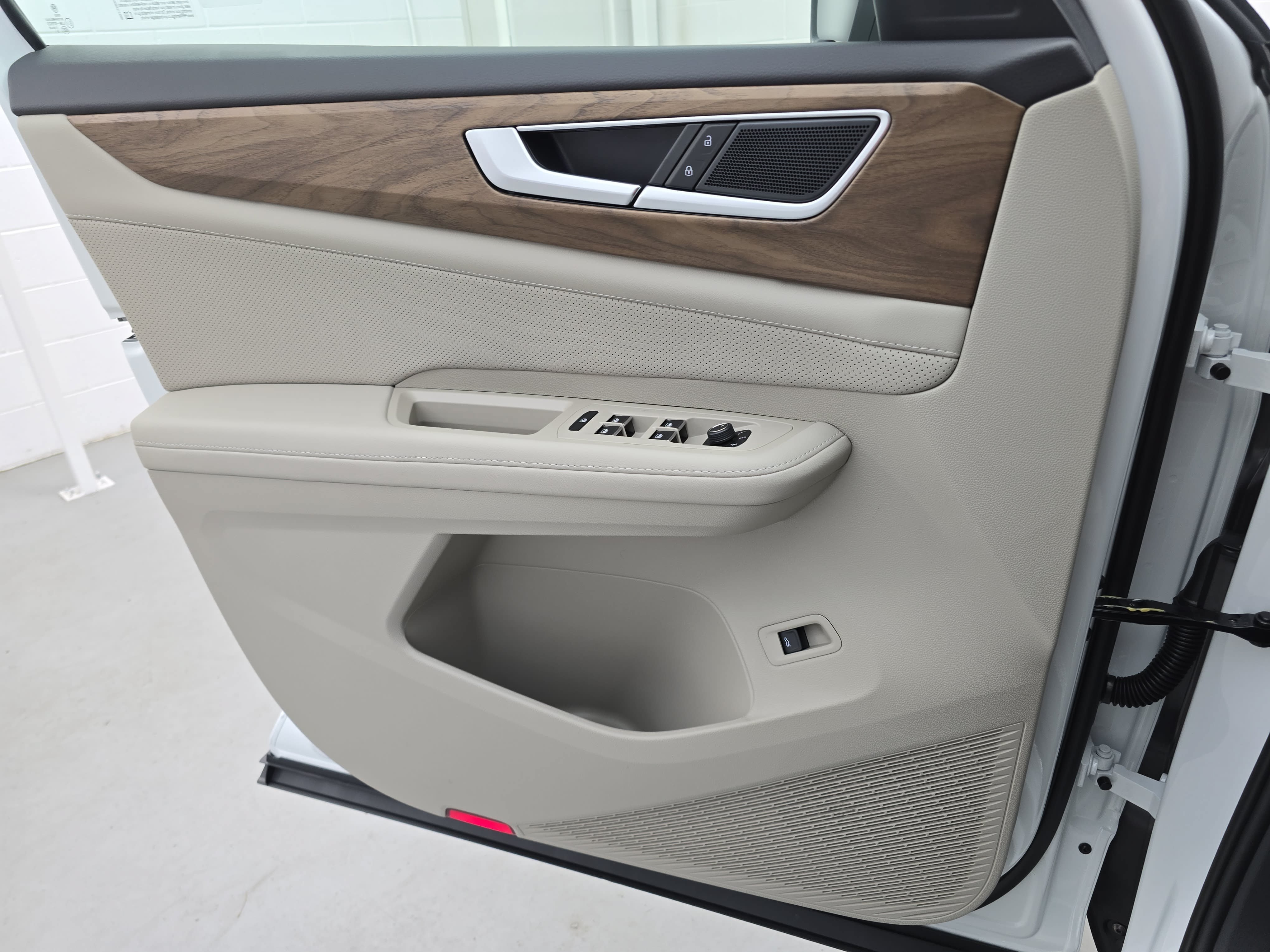 New 2026 Volkswagen Atlas SE FWD image 28