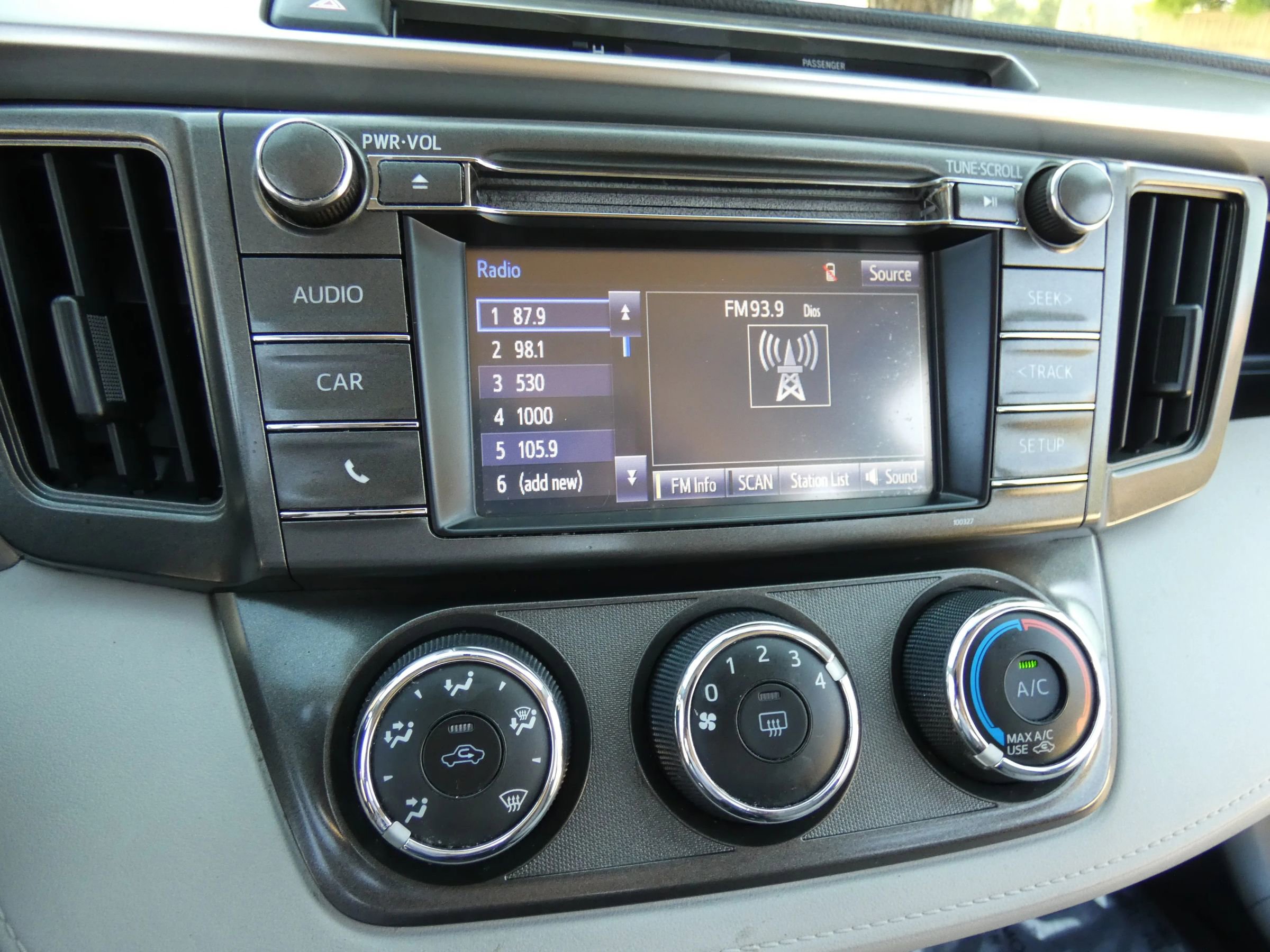 Used 2015 Toyota RAV4 LE image 55