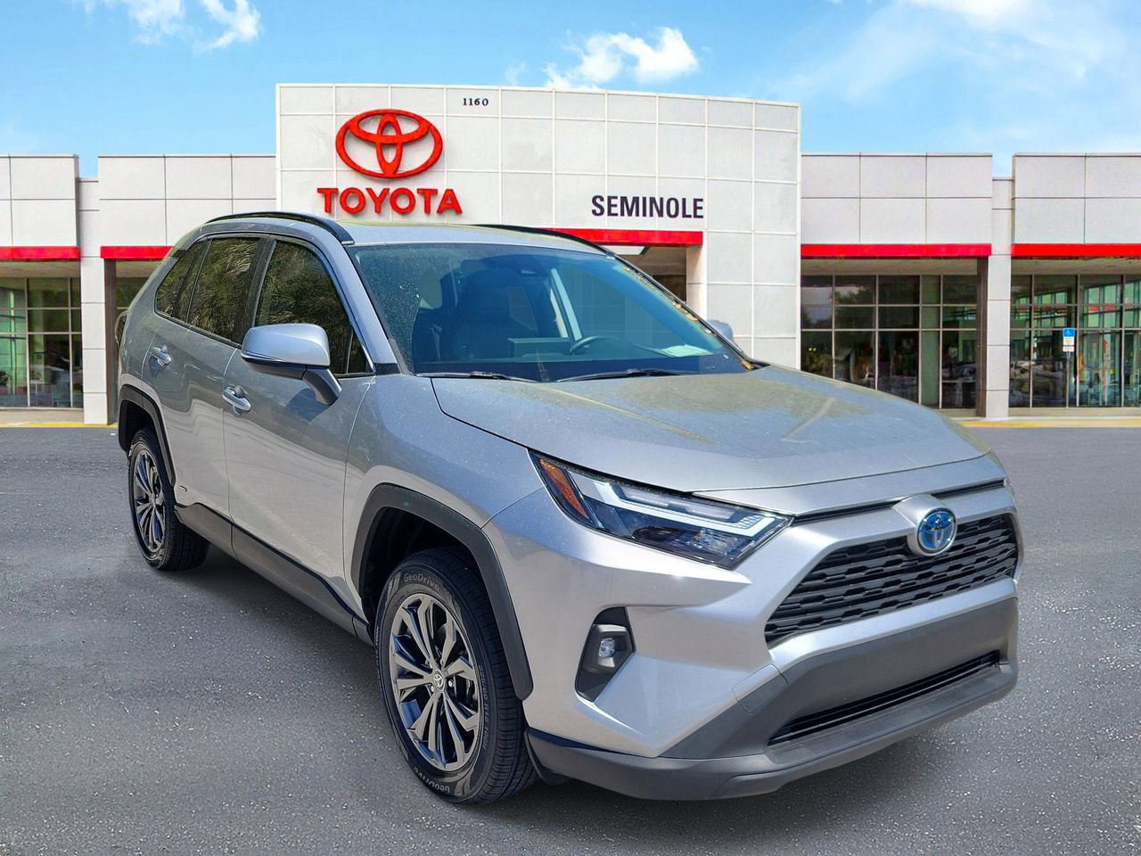 Used 2023 Toyota RAV4 XLE Premium image 2