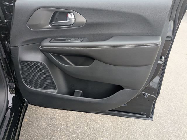 New 2026 Chrysler Pacifica Select image 34