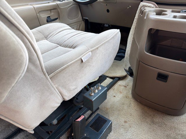 Used 2000 Ford E-150 and Econoline 150 image 17