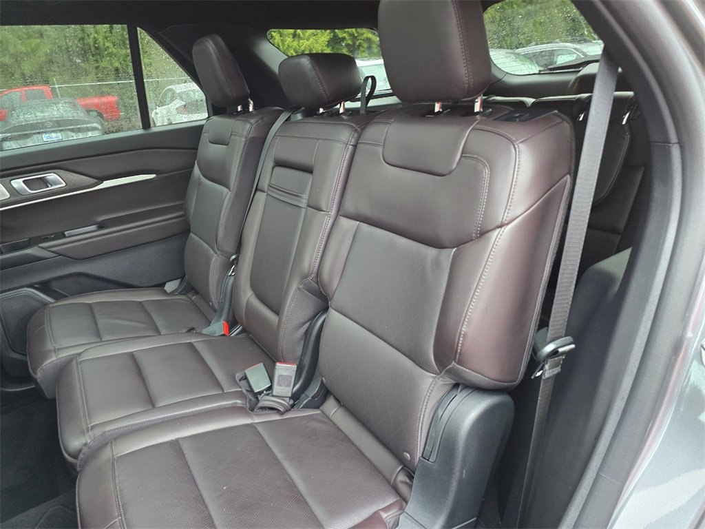 Used 2025 Ford Explorer Platinum image 17