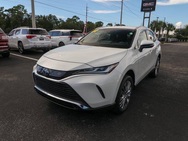 Used 2022 Toyota Venza XLE image 3