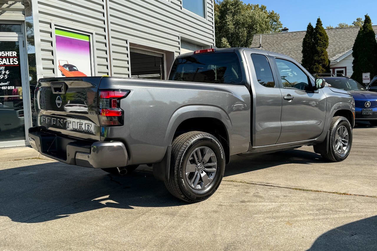 Used 2025 Nissan Frontier SV image 3