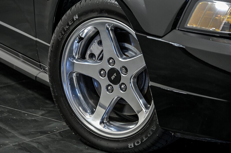 Used 2001 Ford Mustang Cobra RWD image 3
