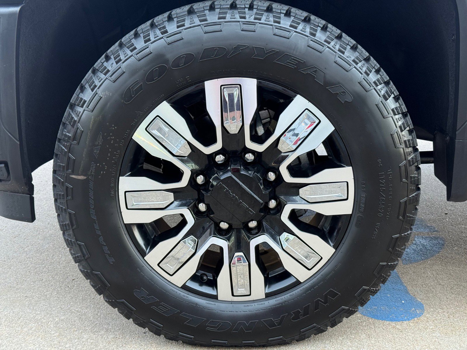 New 2025 GMC Sierra 2500 Denali w/ Denali Reserve Package image 8