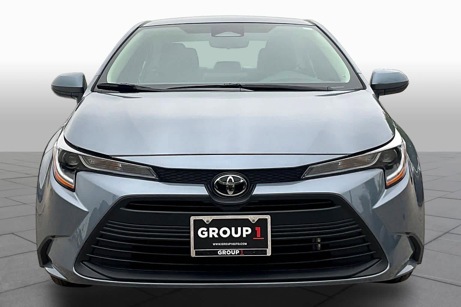 Used 2025 Toyota Corolla LE FWD image 4