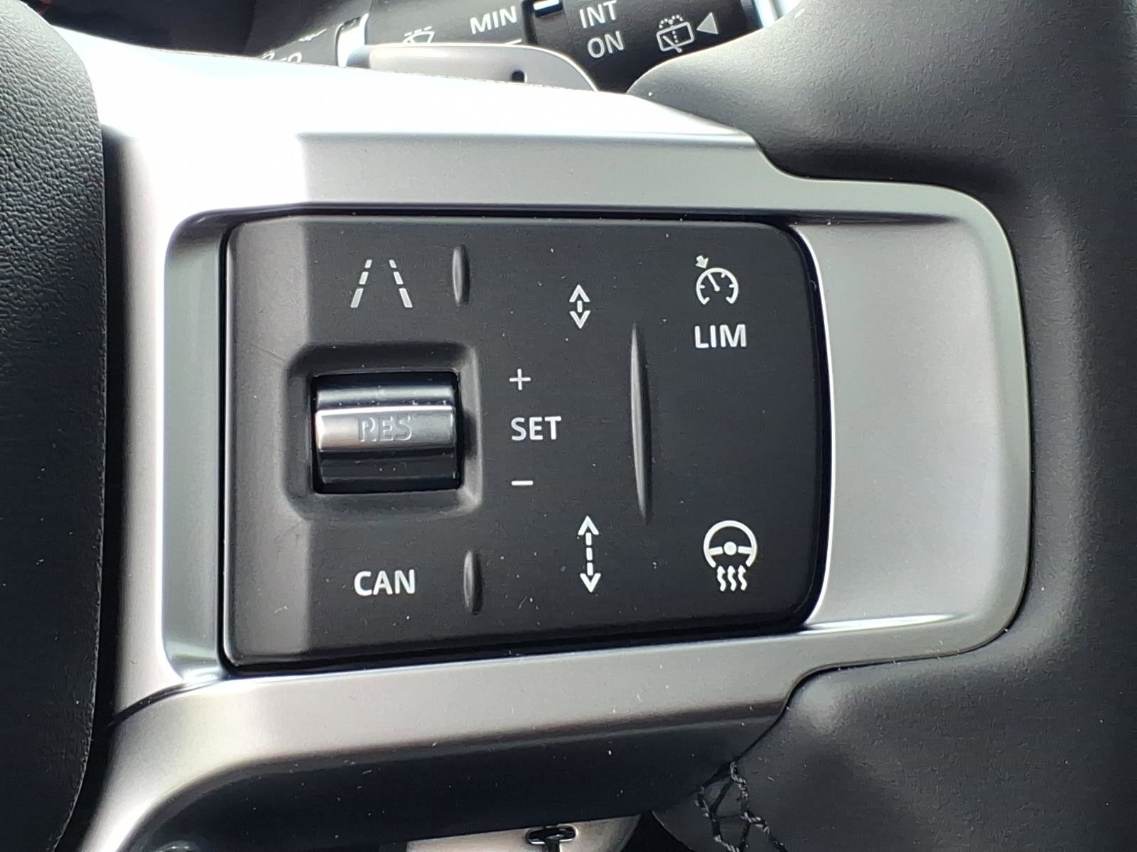 New 2026 Land Rover Discovery Dynamic SE AWD/4WD image 16