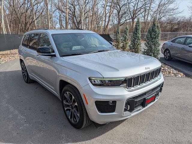 Used 2025 Jeep Grand Cherokee L Overland w/ Luxury Tech Group IV AWD/4WD image 7