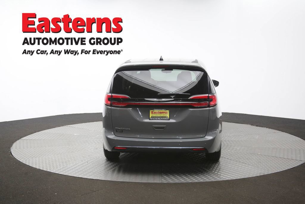 Used 2023 Chrysler Pacifica Touring-L FWD image 37