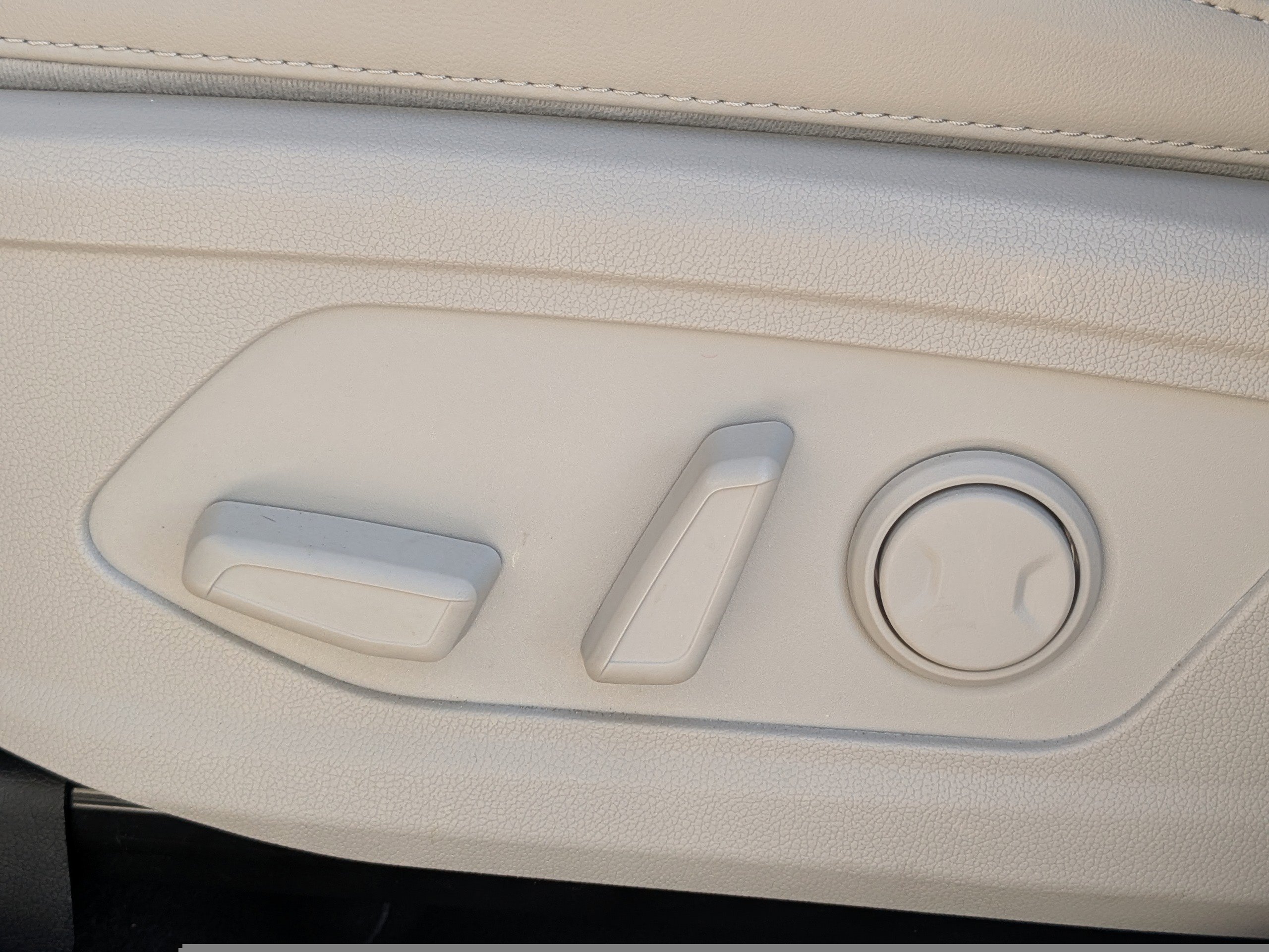 Used 2023 Kia Sorento S image 23