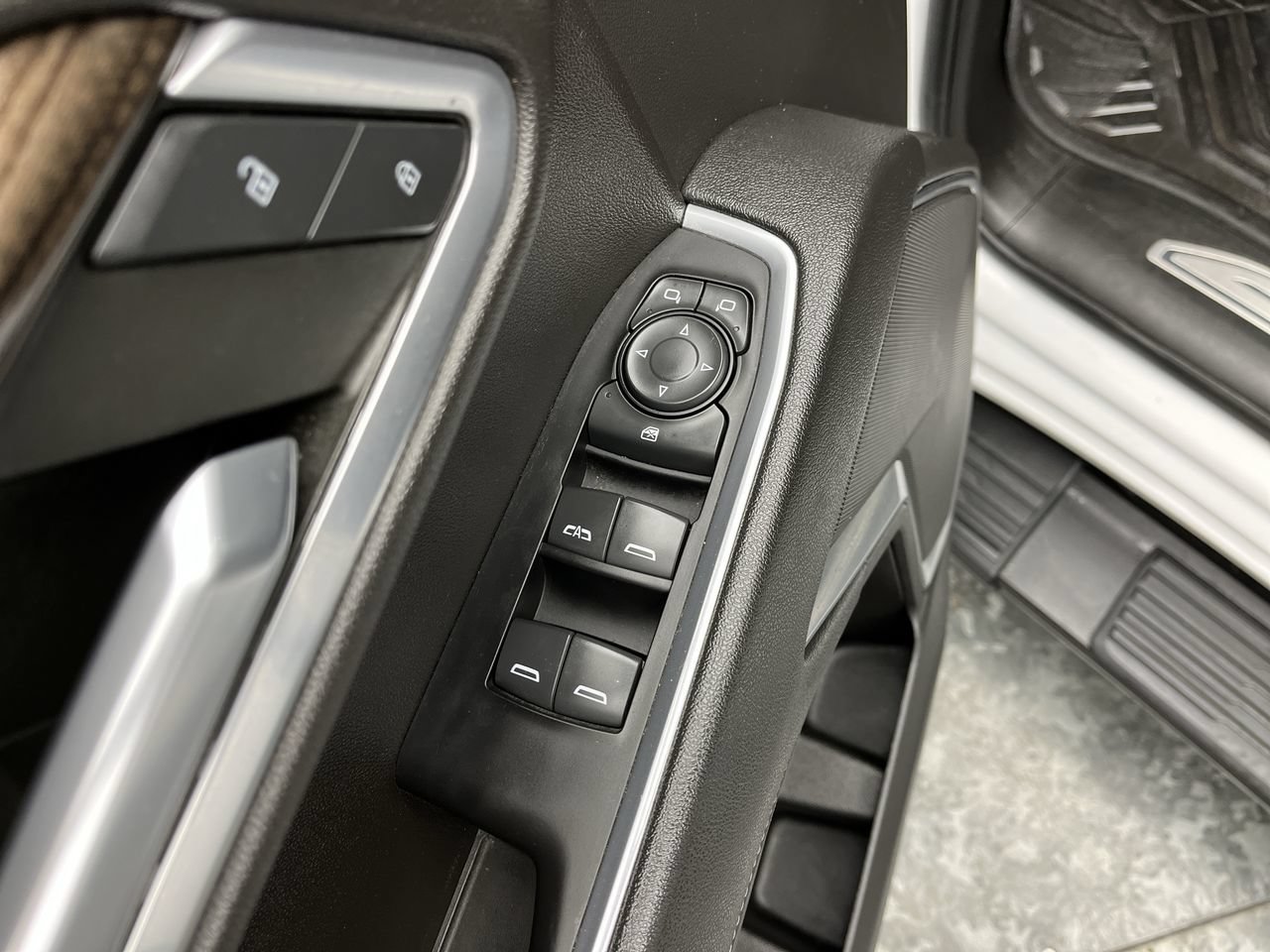 Certified 2022 Chevrolet Silverado 1500 LT AWD/4WD image 8