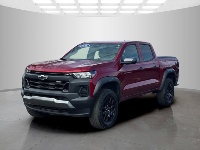 Used 2025 Chevrolet Colorado Trail Boss AWD/4WD image 3