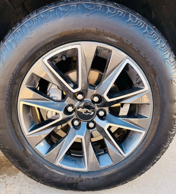 Used 2023 Chevrolet Suburban Z71 w/ Luxury Package image 7