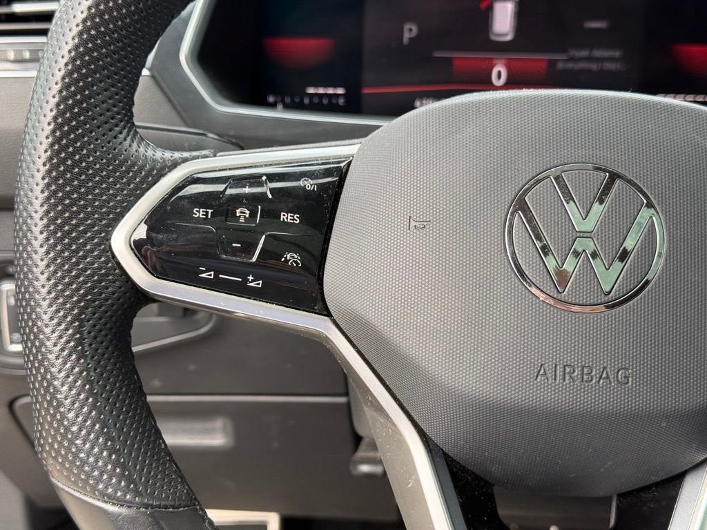 Used 2023 Volkswagen Tiguan SE R-Line image 15