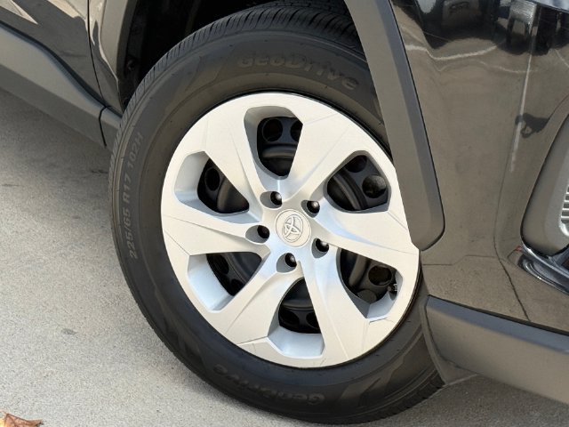 Used 2025 Toyota RAV4 LE AWD/4WD image 2
