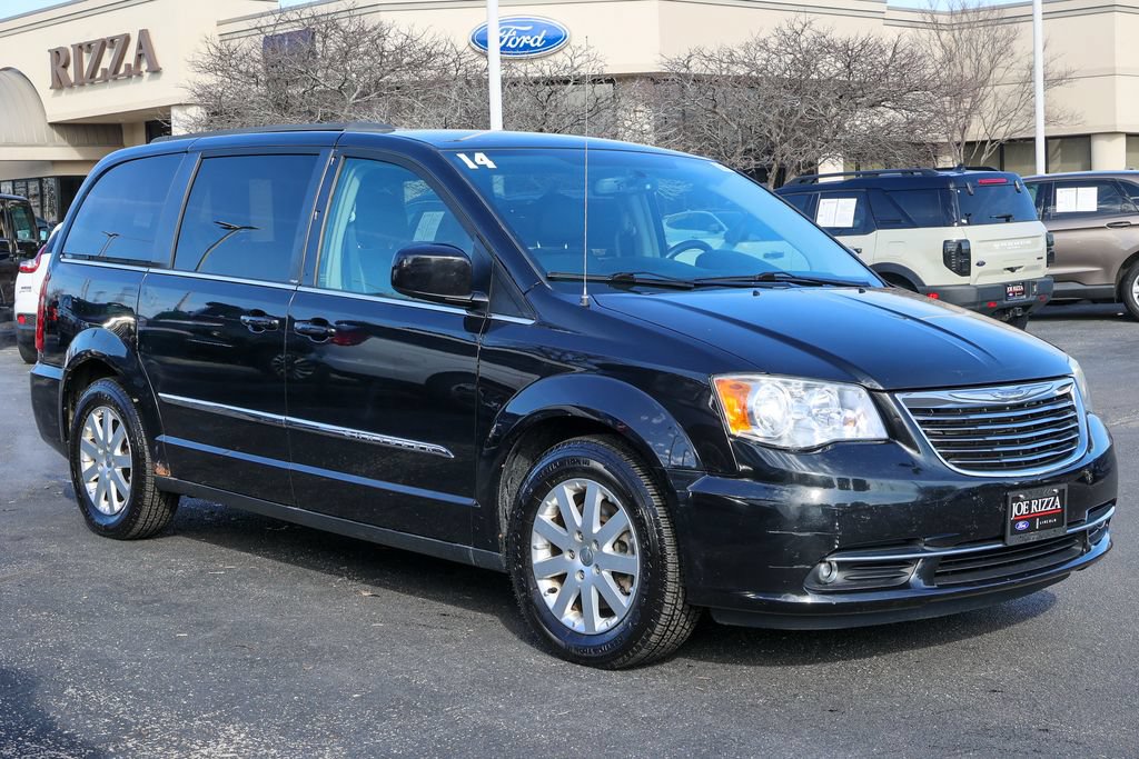 Used 2014 Chrysler Town & Country Touring FWD image 20