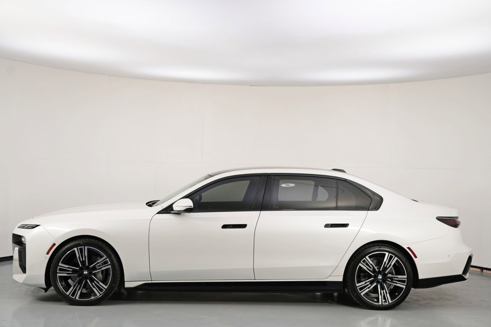 Used 2023 BMW i7 xDrive60 image 60