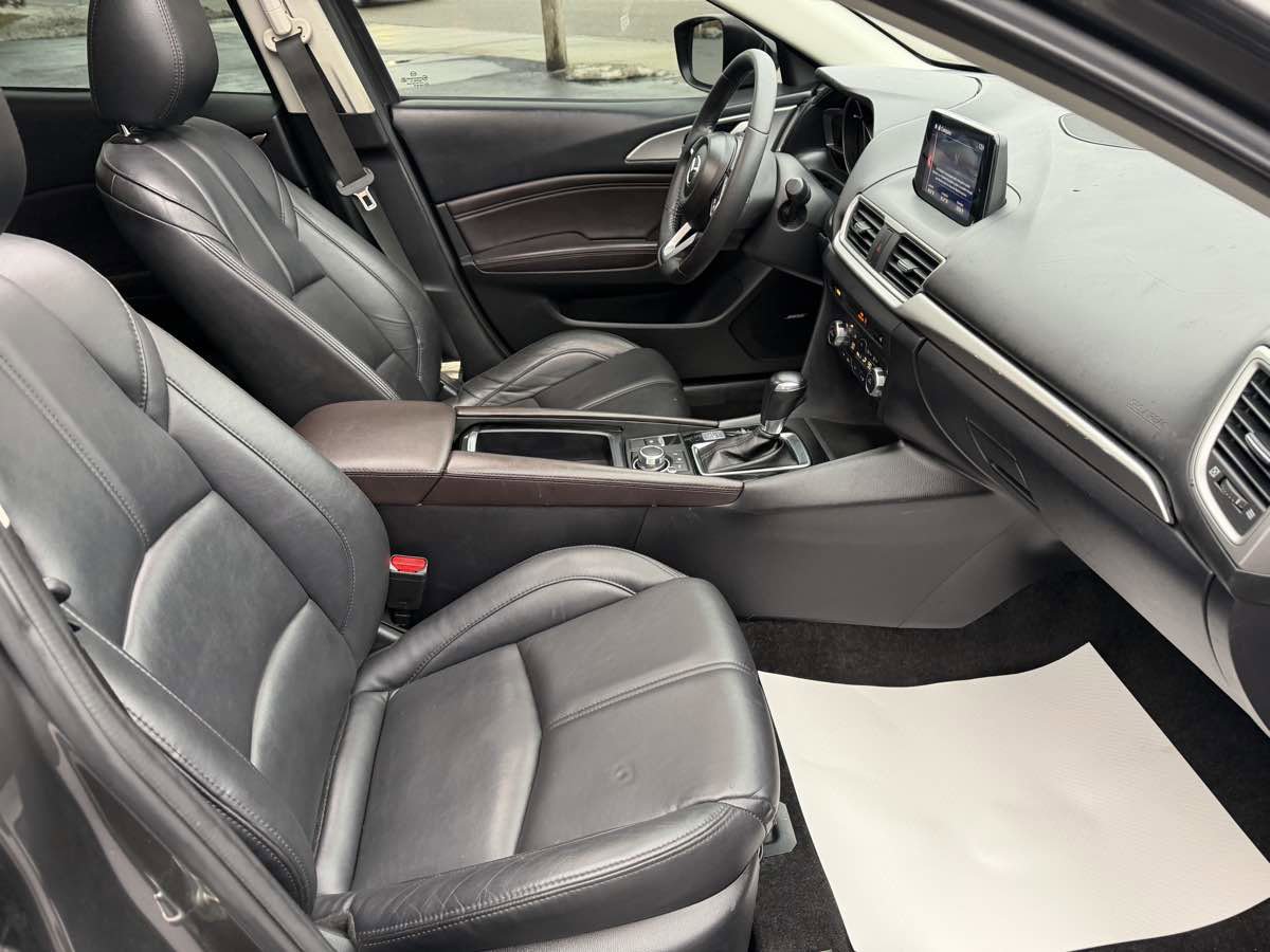 Used 2018 MAZDA MAZDA3 Touring image 18