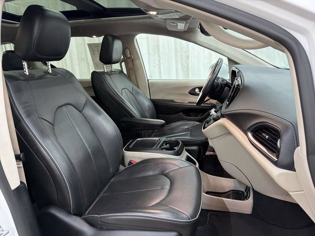 Used 2020 Chrysler Pacifica Limited FWD image 34