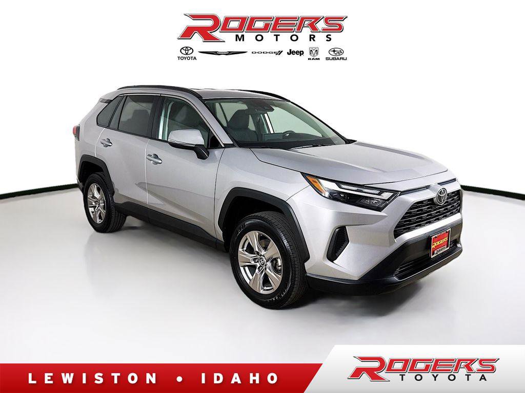 Used 2022 Toyota RAV4 XLE w/ Carpet Mat Package (TMS)