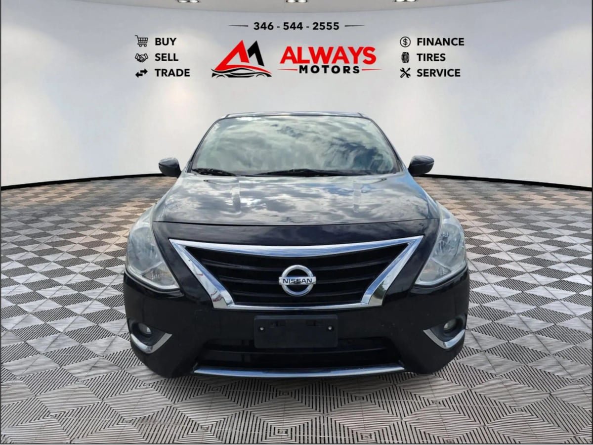 Used 2015 Nissan Versa w/ SL Tech Package FWD image 9