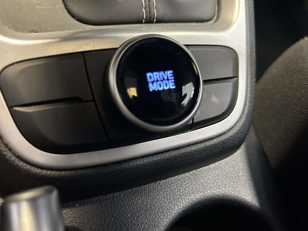 Used 2025 Hyundai Venue SEL FWD image 24