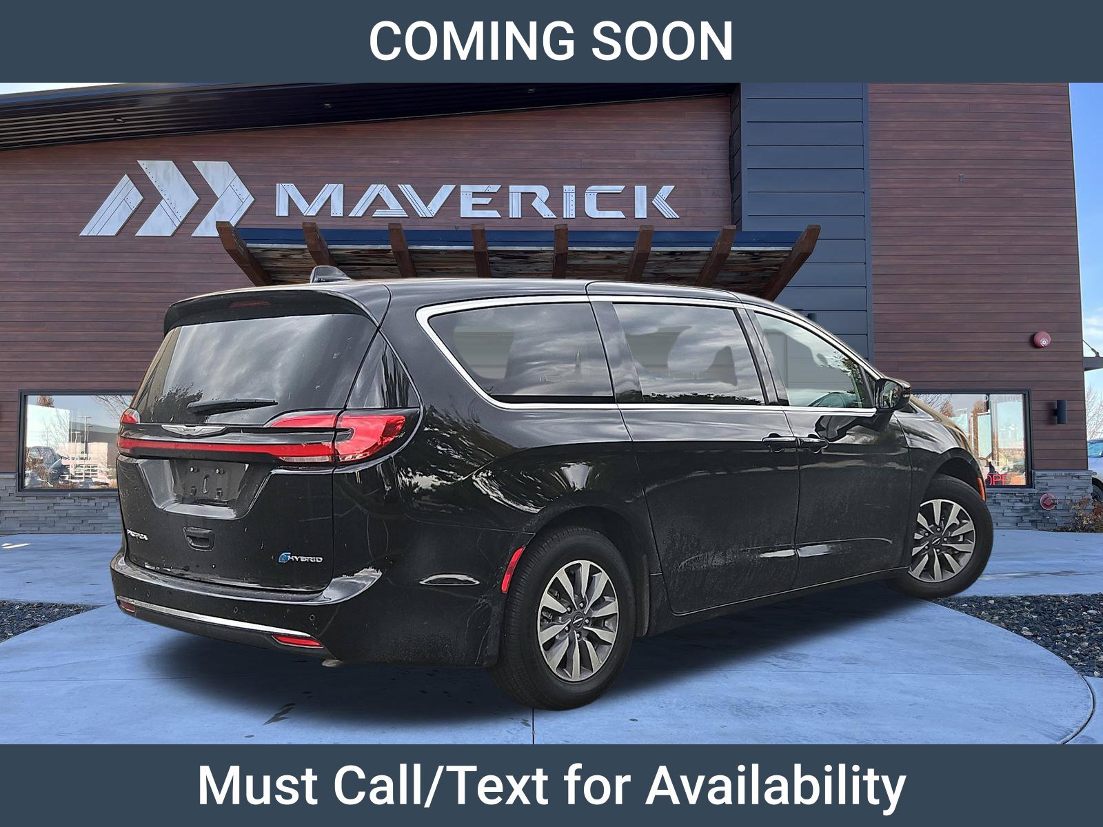 Used 2024 Chrysler Pacifica Limited FWD image 5
