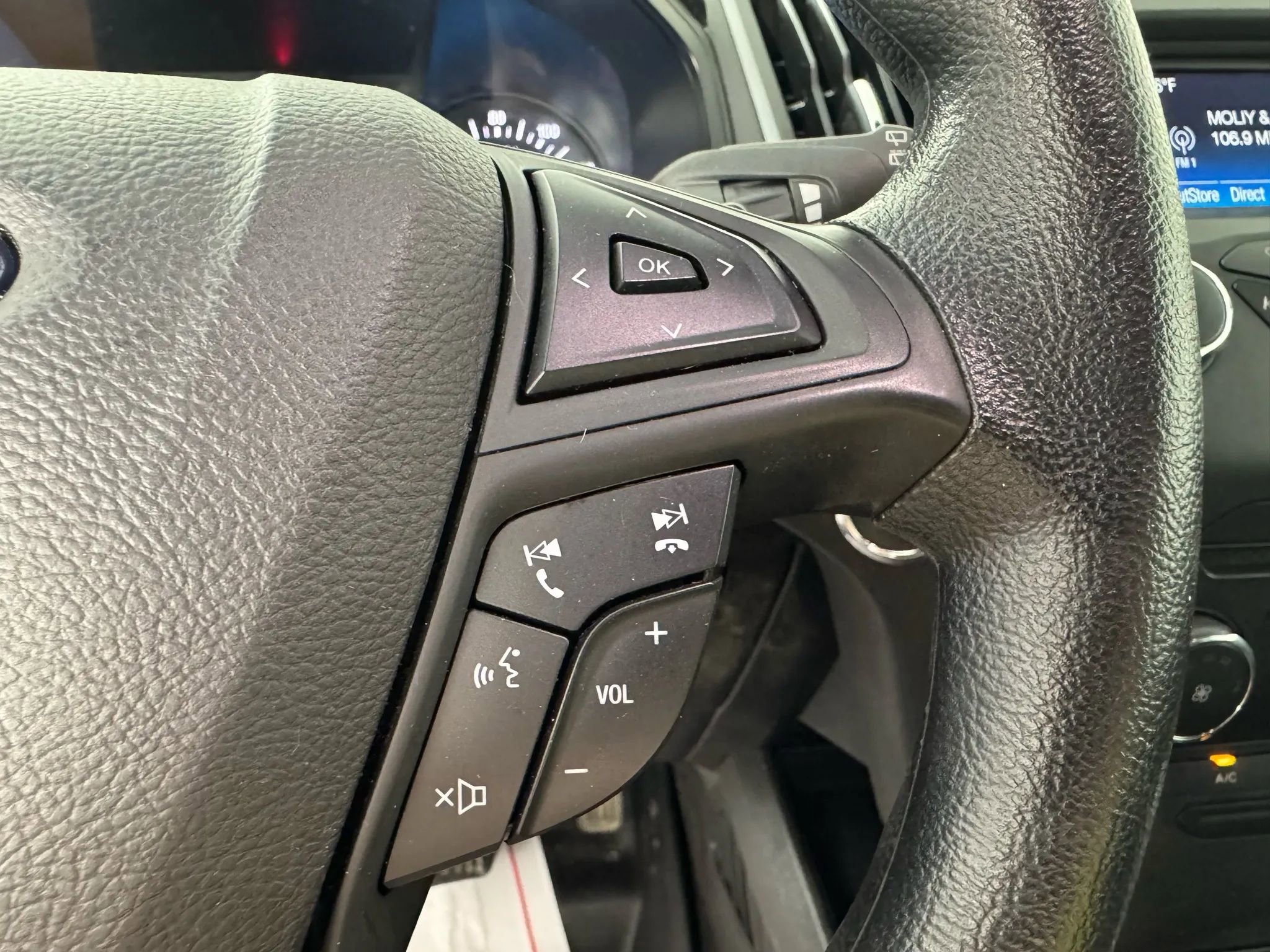 Used 2017 Ford Edge SE image 16