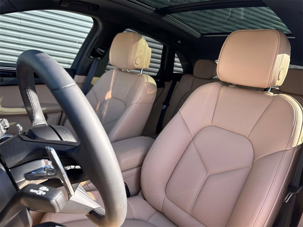 Used 2025 Porsche Macan image 5