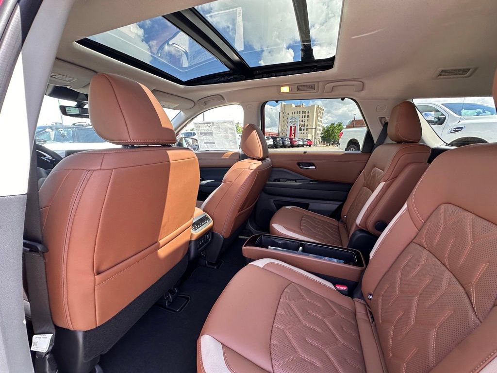 New 2026 Nissan Pathfinder Platinum AWD/4WD image 16
