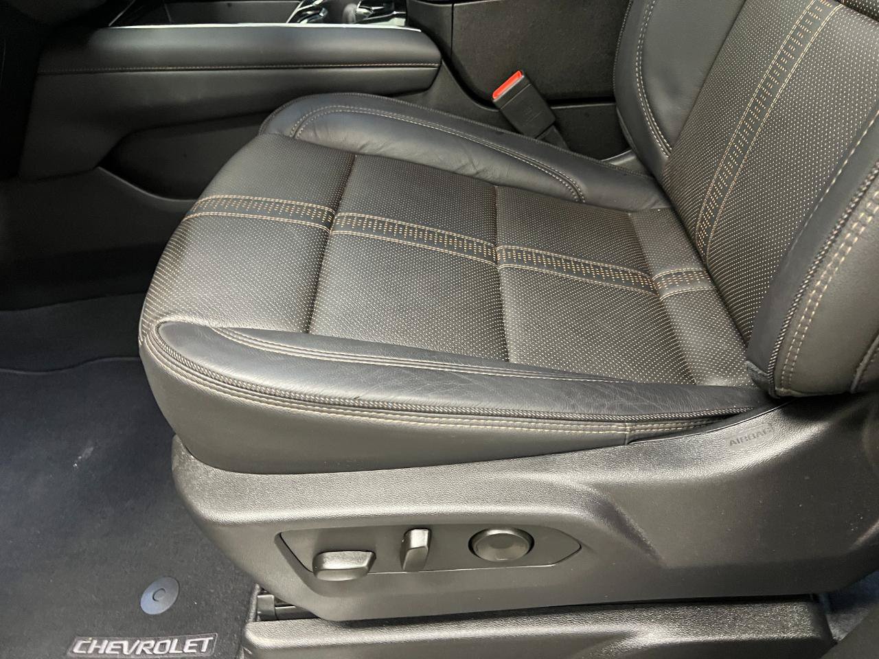 Used 2025 Chevrolet Tahoe High Country AWD/4WD image 22