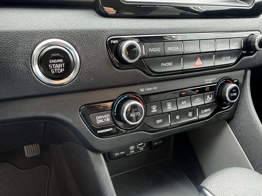 Used 2017 Kia Niro LX FWD image 23