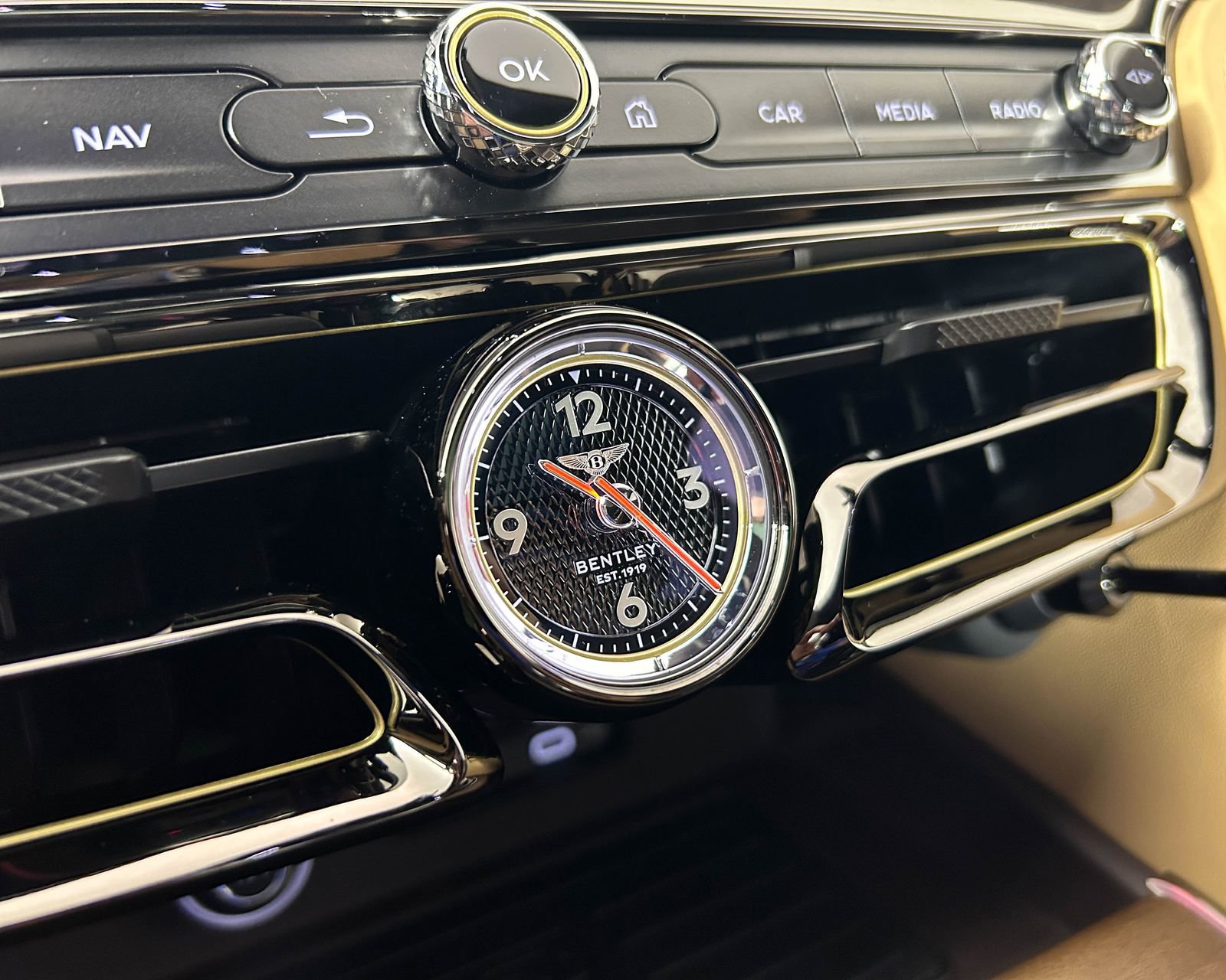 New 2026 Bentley Flying Spur Plug-In Hybrid AWD/4WD image 24