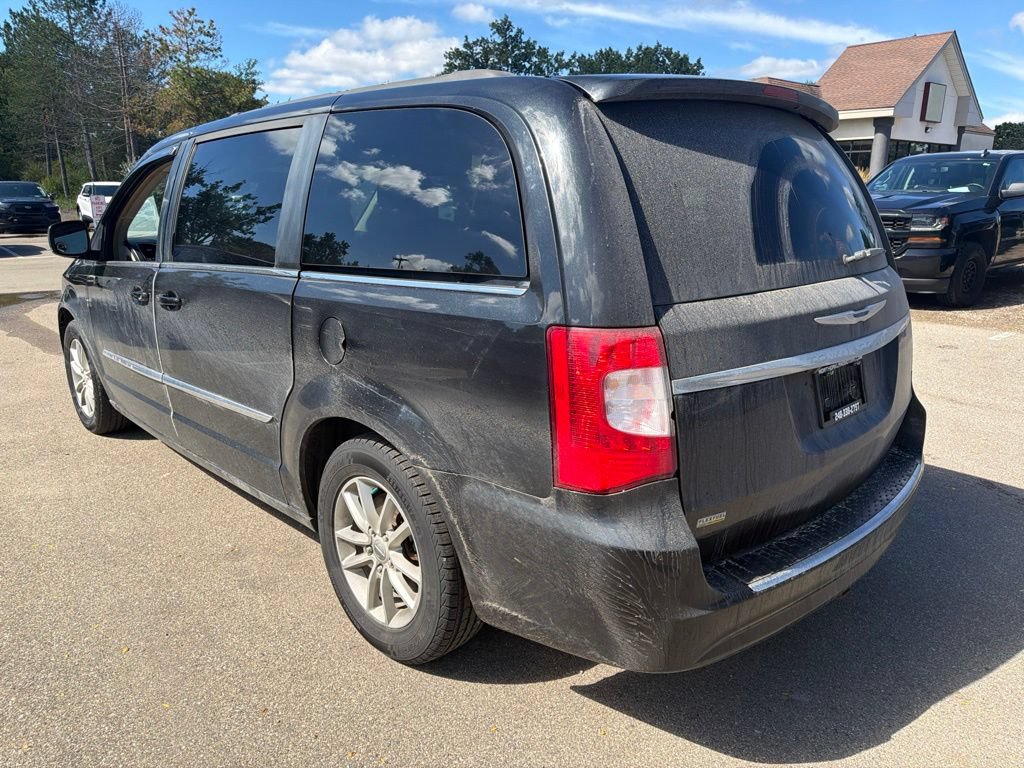 Used 2015 Chrysler Town & Country Touring FWD image 7