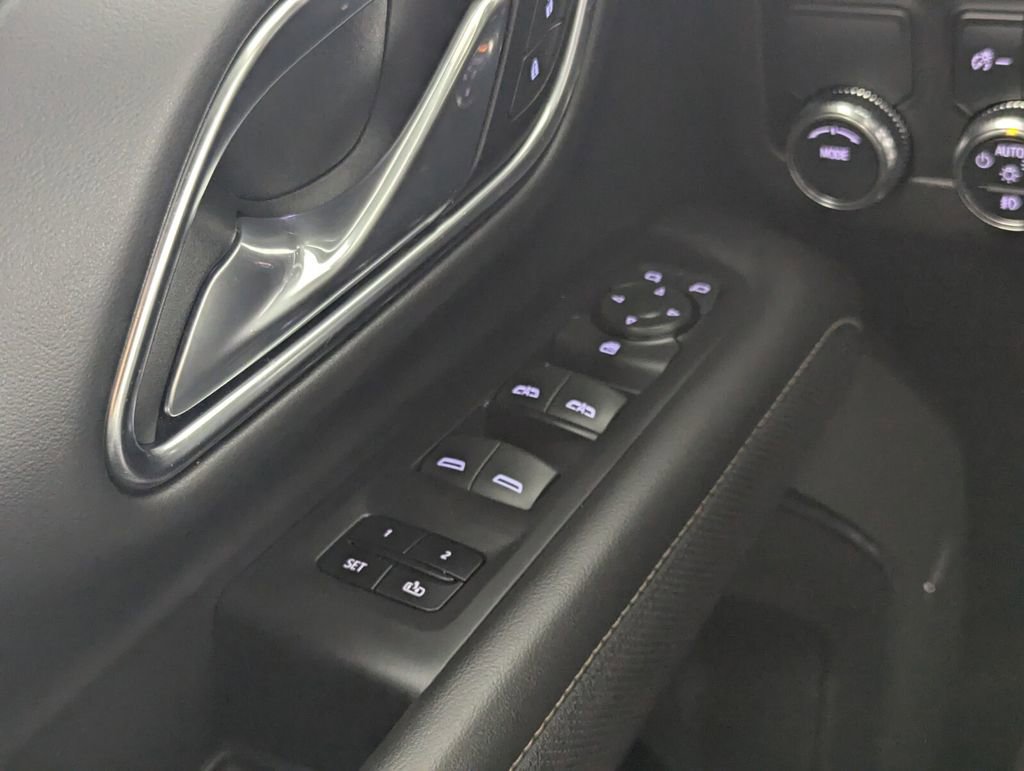 Used 2024 GMC Yukon SLT image 15