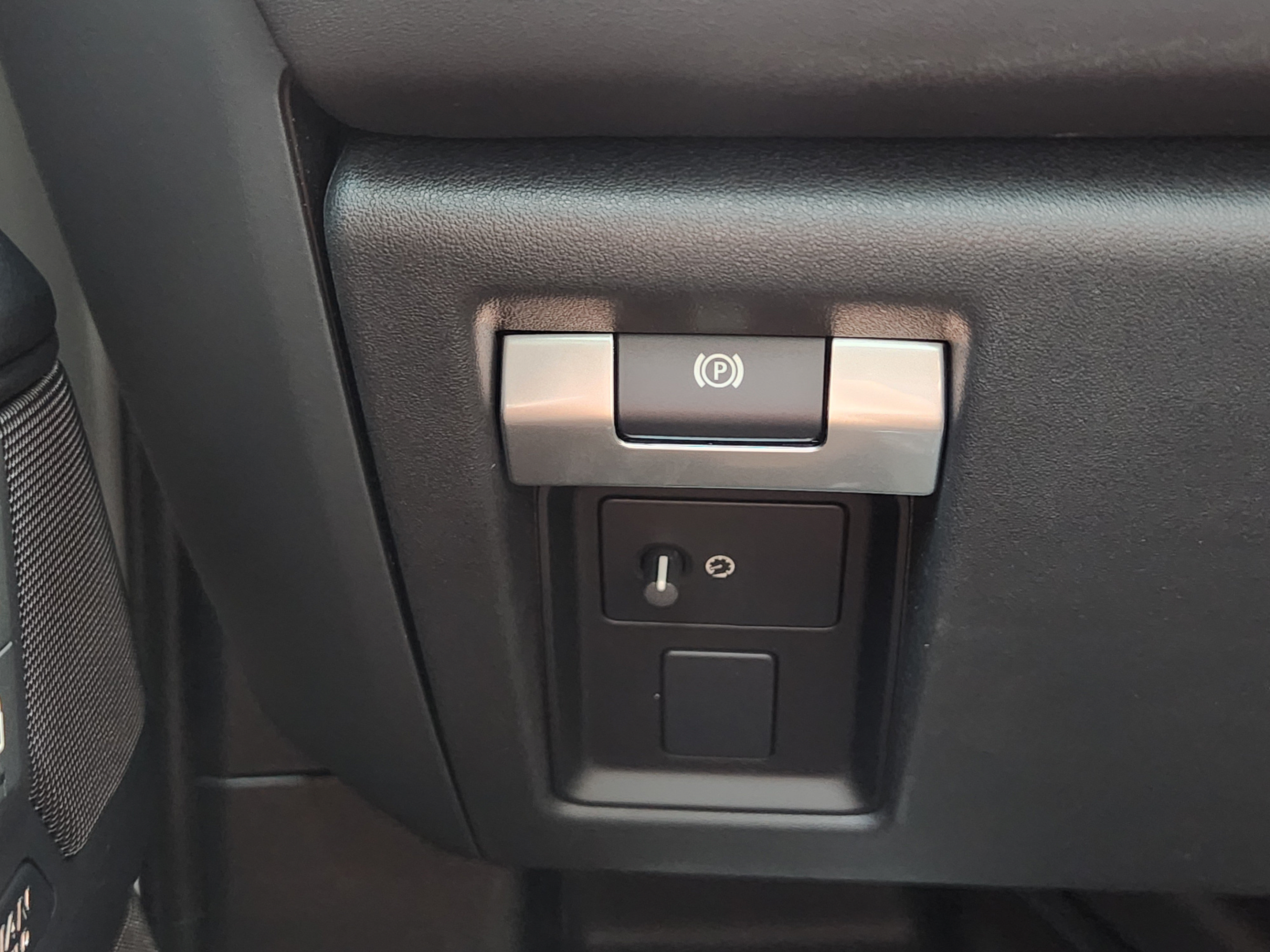 New 2026 Land Rover Defender 130 X-Dynamic SE AWD/4WD image 20