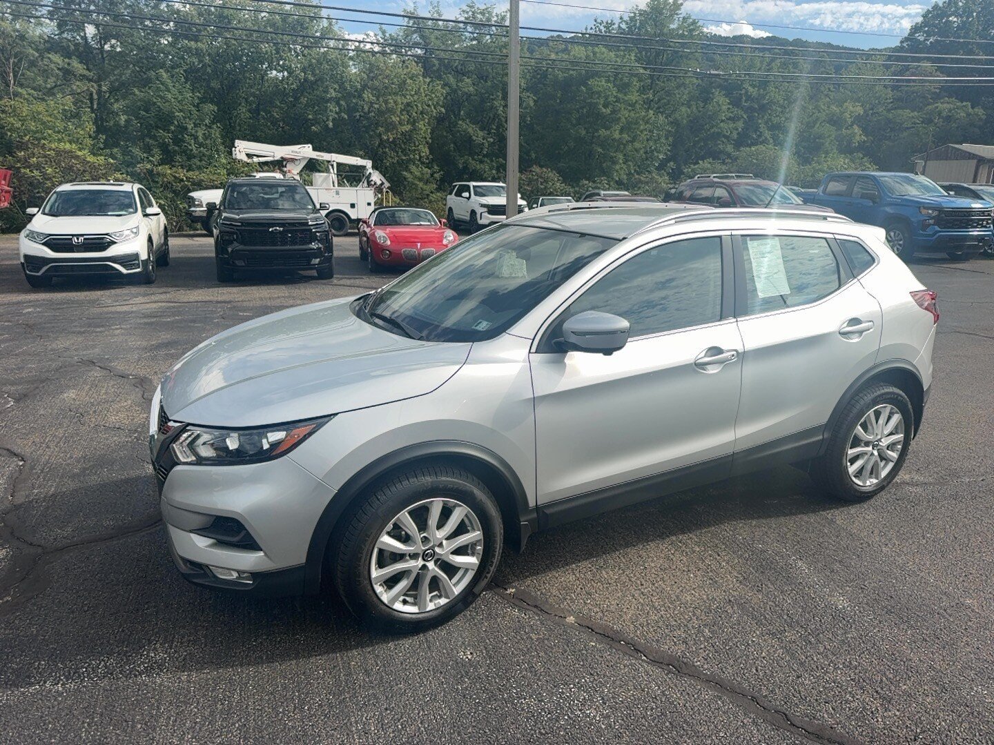 Used 2022 Nissan Rogue Sport SV w/ Technology Package AWD/4WD image 4