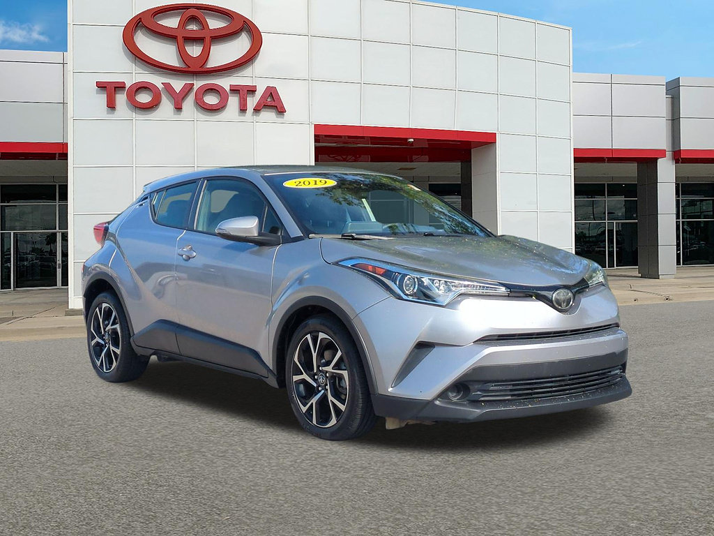Used 2019 Toyota C-HR XLE FWD image 1
