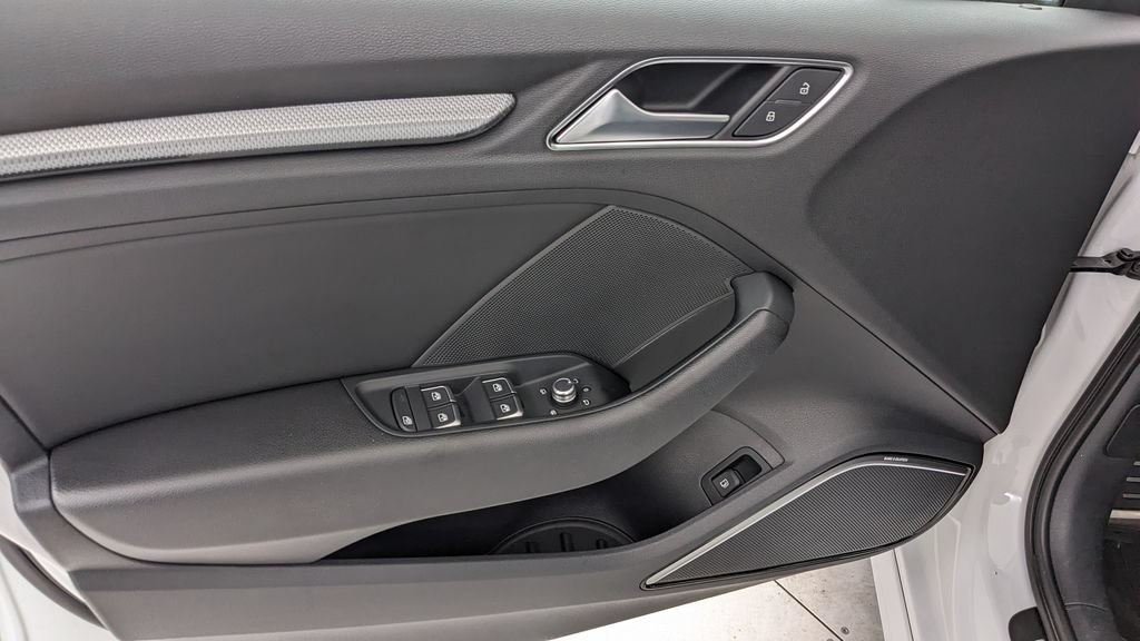 Used 2018 Audi A3 e-tron Prestige w/ Prestige Package FWD image 25